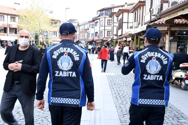 Konya Büyükşehir Belediyesi’nin dilencilere yönelik denetimleri devam ediyor