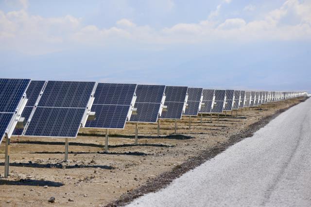 2 milyon kişinin elektrik ihtiyacını karşılanacak! Türkiye’nin en büyük güneş enerji santralinde ilk faz tamamlandı!