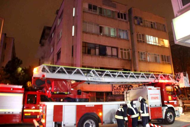 Konya’da 5 katlı apartmanda yangın paniği