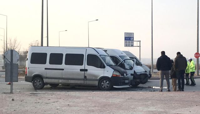 Konya’da zincirleme trafik kazasında 14 kişi yaralandı