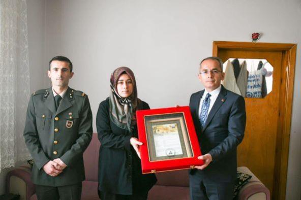Konya’da şehit Piyade Uzman Çavuş Mustafa Işık’ın ailesine şehadet belgesi verildi