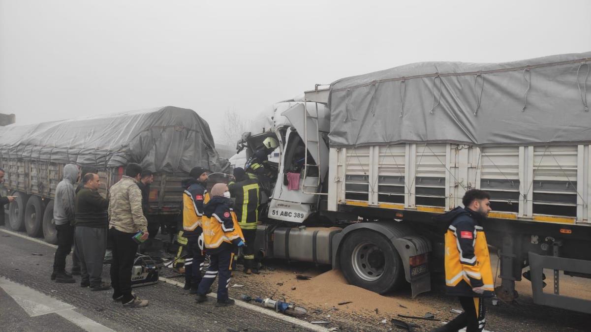 Konya’da iki tırın çarpıştığı kazada 1 sürücü öldü