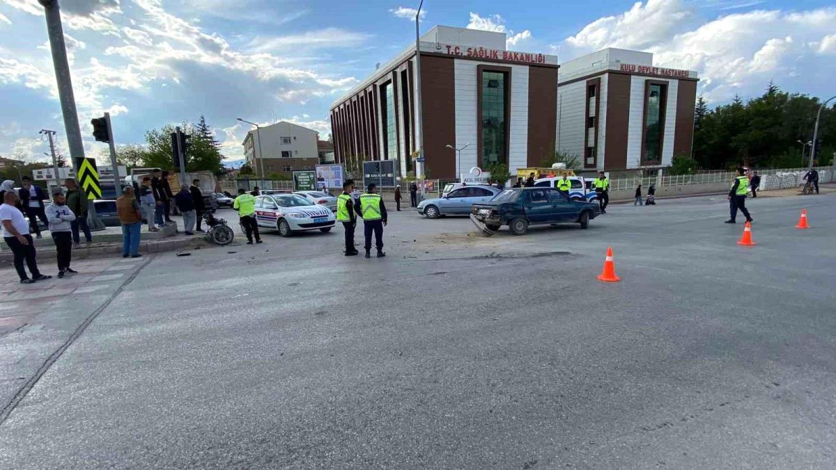 Konya’da Otomobil ve Motosiklet Çarpıştı: 2 Yaralı