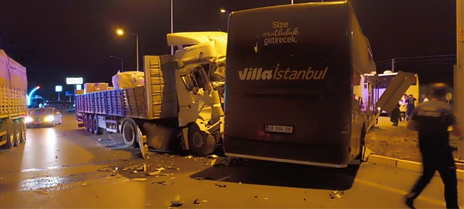 Konya’da otobüs ile tır çarpıştı: 16 yaralı