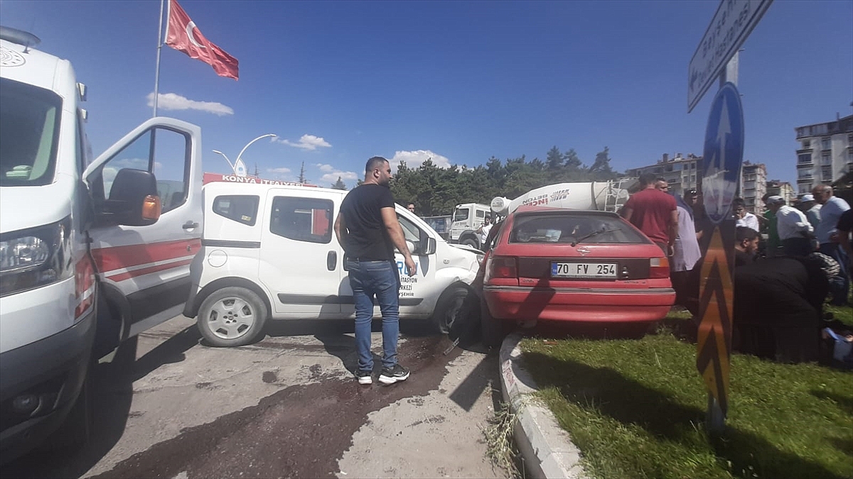 Konya Beyşehir’de Otomobil ile Hafif Ticari Araç Çarpıştı: 3 Yaralı