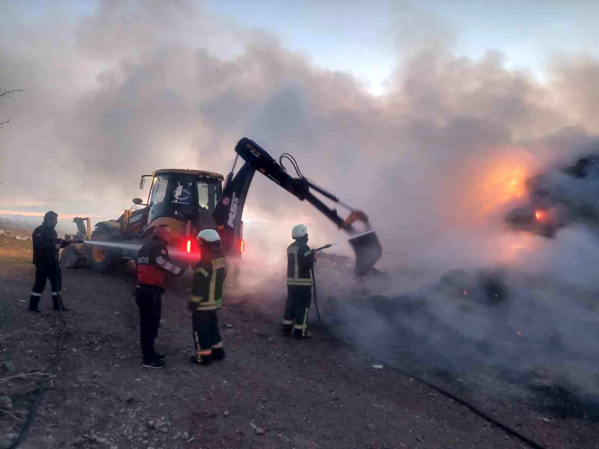 Karaman’da çıkan yangında saman balyaları yanarak kül oldu