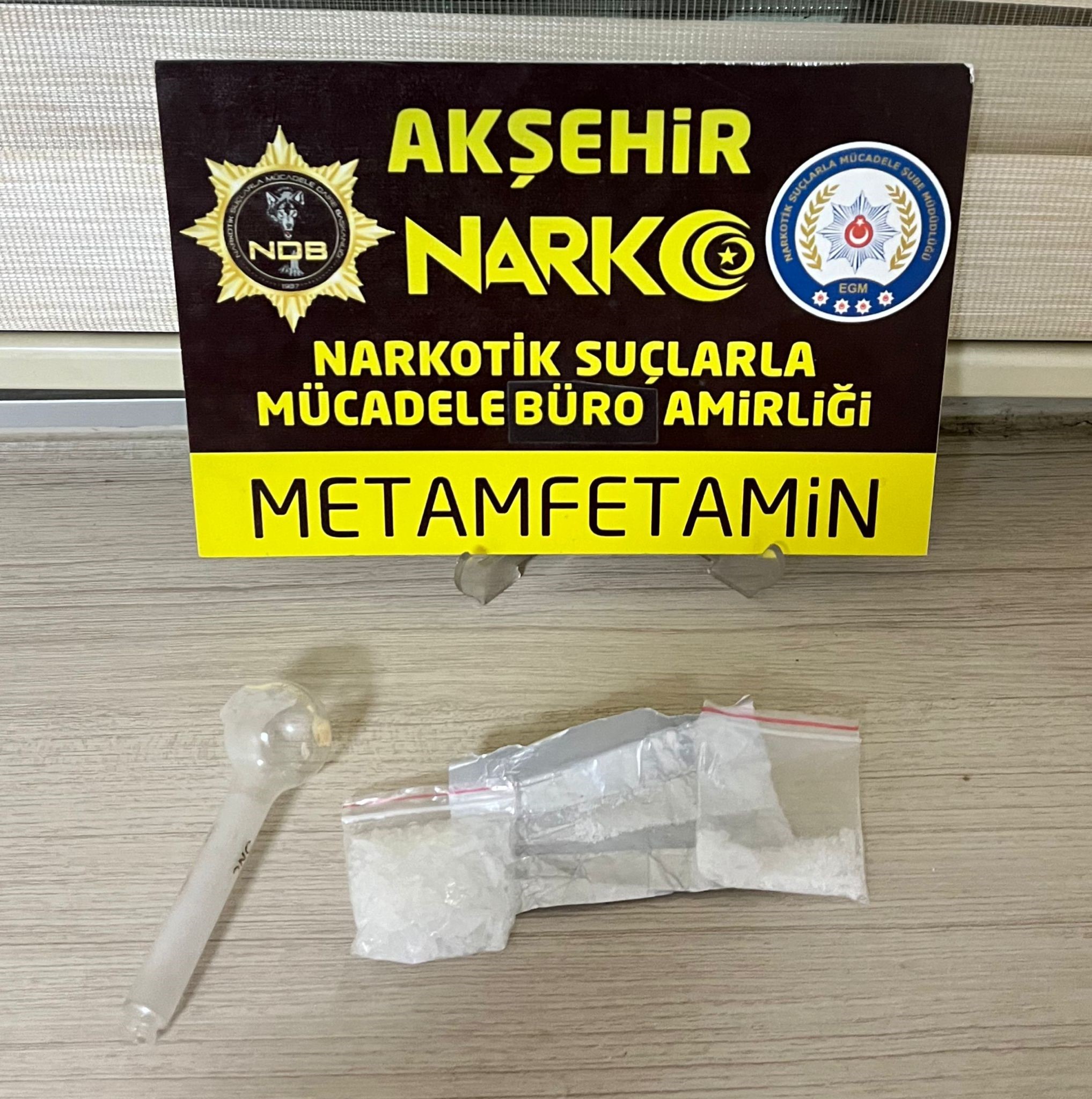 Akşehir’de Polis Operasyonu: Uyuşturucu Madde Taşıyan Şüpheliler Yakalandı
