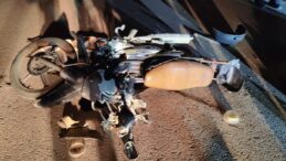 Motosiklet park halindeki otomobile çarptı: 1 yaralı