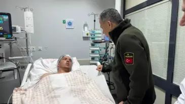 Bakan Yerlikaya, Taşoluk Apartmanı Yaralılarını Ziyaret Etti