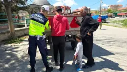 Kulu’da Çiftçilere Reflektör Dağıtımıyla Trafik Güvenliği Artırılıyor