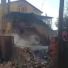 Otları temizlemek isterken komşusunun evini yaktı