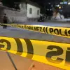 Tartışıp kovaladığı kişiyi bıçaklayıp kaçtı