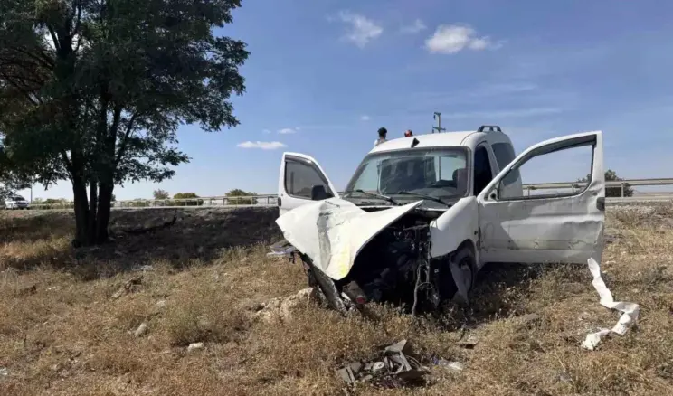 Konya’da Hafif Ticari Araç Kaza Yaptı