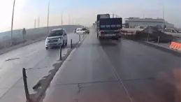 Tıra çarpan araç paramparça oldu