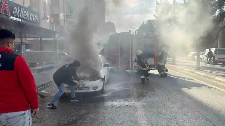 Ereğli’de Seyir Halindeki Araçta Yangın