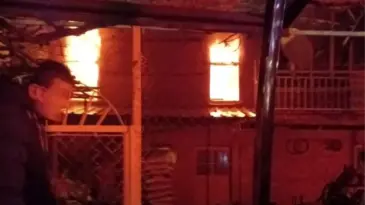 Beyşehir’de Yangın: İki Katlı Ev Küle Döndü