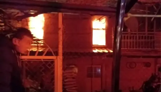 Beyşehir’de Yangın: İki Katlı Ev Küle Döndü