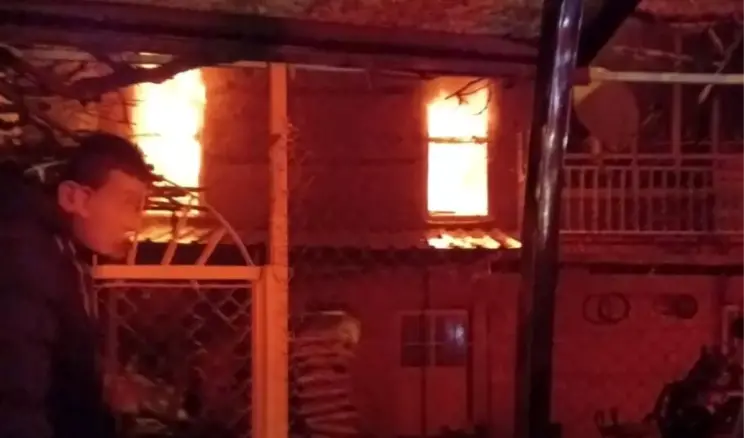 Beyşehir’de Yangın: İki Katlı Ev Küle Döndü