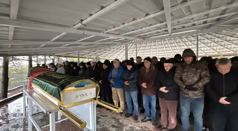 Antalya’da Otobüs Kazası: Anne ve Kız Defnedildi