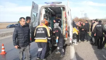 Beyşehir’de Yüksek Gerilim Direğine Çarpan Otomobilde 3 Yaralı