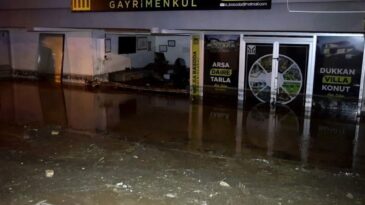 Konya’da dağlık alandan gelen sel etkili oldu
