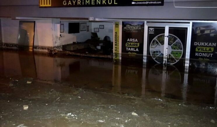 Konya’da dağlık alandan gelen sel etkili oldu