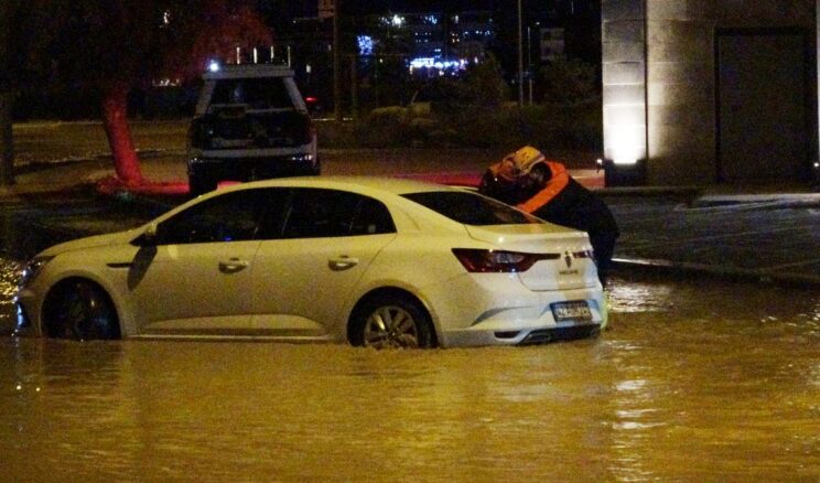 Konya’da Sağanak Yağış Taşkınlara Neden Oldu