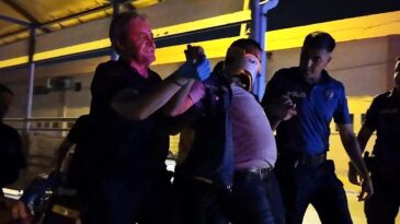 Alkollü Sürücü Yaya Alt Geçidine Uçtu